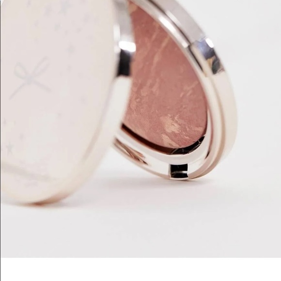 MARBLED LIGHT ILLUMINATING BLUSH IN COLOR ‘BURNT’ BY BRAND CIATE - Picture 6 of 8